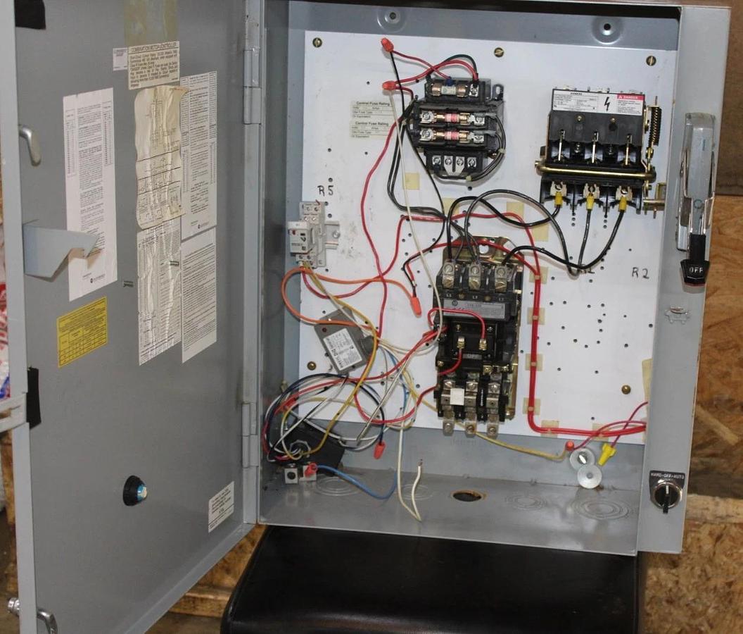 Used SIEMENS NEMA 1 ENCLOSED COMBINATION STARTER W/ SIZE 2 509-C0D & MCS606R SWITCH