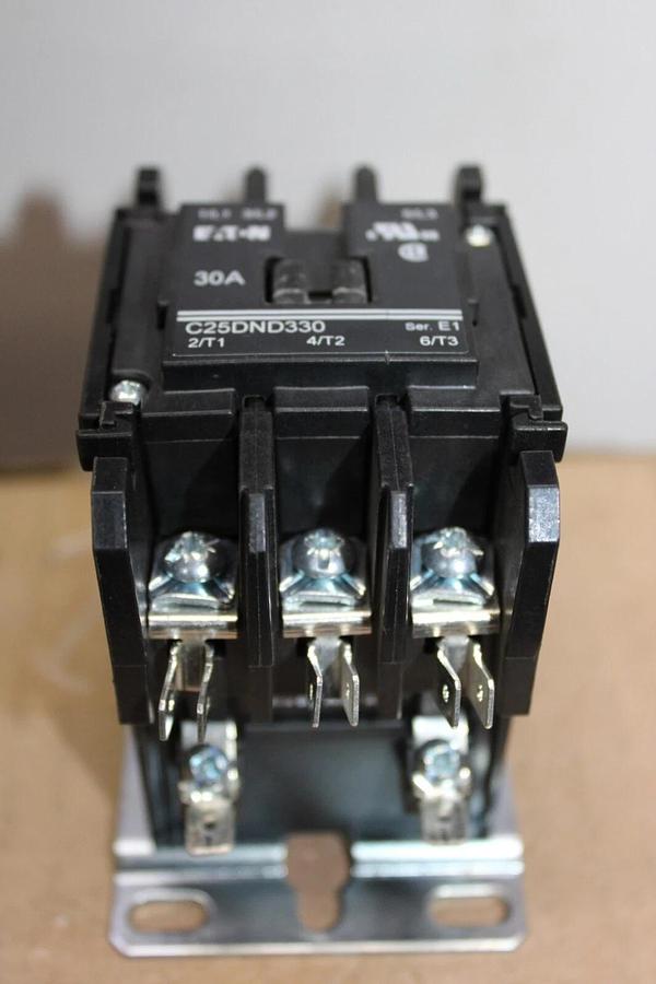 Used CUTLER HAMMER CONTACTOR C25DND330 SER. E1 30 AMP 600 VAC 3-POLE COIL: 120V