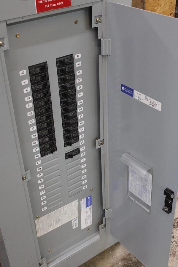 Used GENERAL ELECTRIC SERVICE PANELBOARD AB43B 225 AMP 208Y/120V 3-PHASE NEMA 1