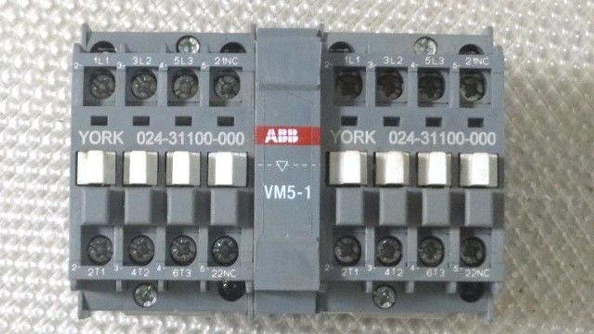 Used YORK REVERSING CONTACTORS 024-31100-000 21 AMP CONTINUOUS W/ VM5-1 INTERLOCK