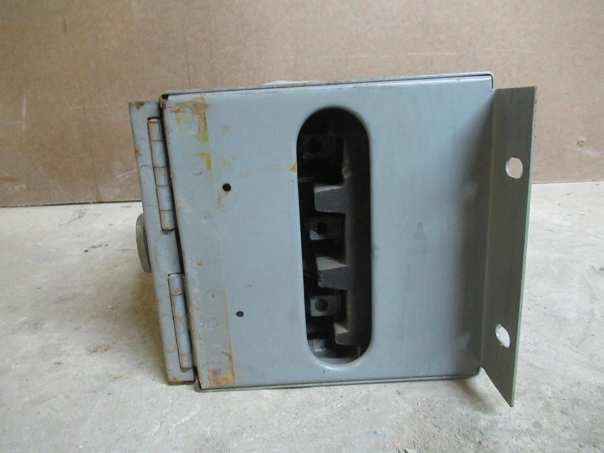Used SQUARE D QMB SAFLEX TWIN UNIT QMB-3636-T 60/30 AMP 600 VAC 3-POLE 40/20 HP