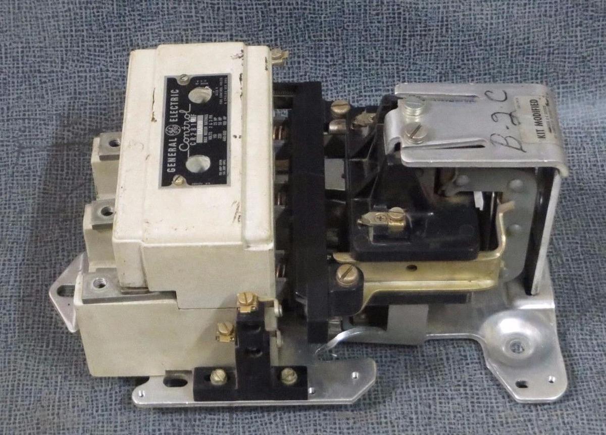 Used GENERAL ELECTRIC NEMA CONTROL STARTER CR2810F11AB1B SIZE 4 150 AMP 600 VOLT