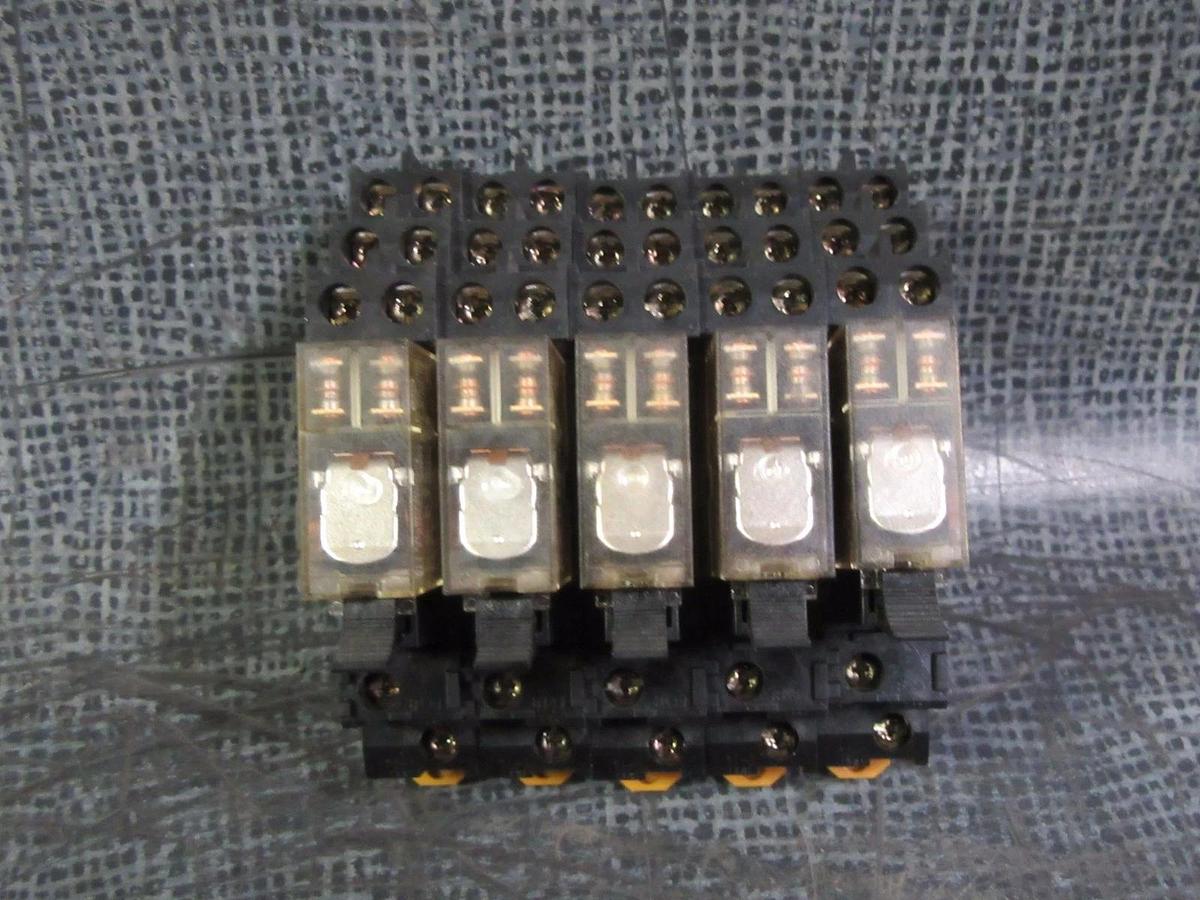 Used (5) ALLEN BRADLEY RELAY SOCKETS # 700-HN122 SER A & 24 VDC RELAY # 700-HK32Z24-4