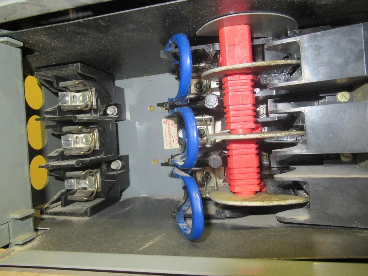 Used SQUARE D QMB SAFLEX SWITCH UNIT QMB-362-T1 30A 600VAC 3 POLE SER. D2 3PHASE 20HP