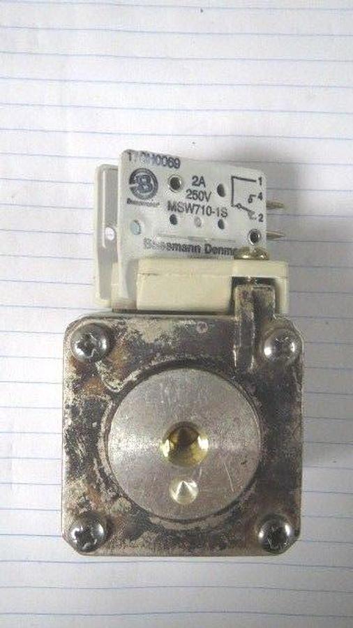 Used FERRAZ PROTISTOR MODEL S101608CF00 -- 700 AMP 700 VAC WITH 2 AMP MICROSWITCH