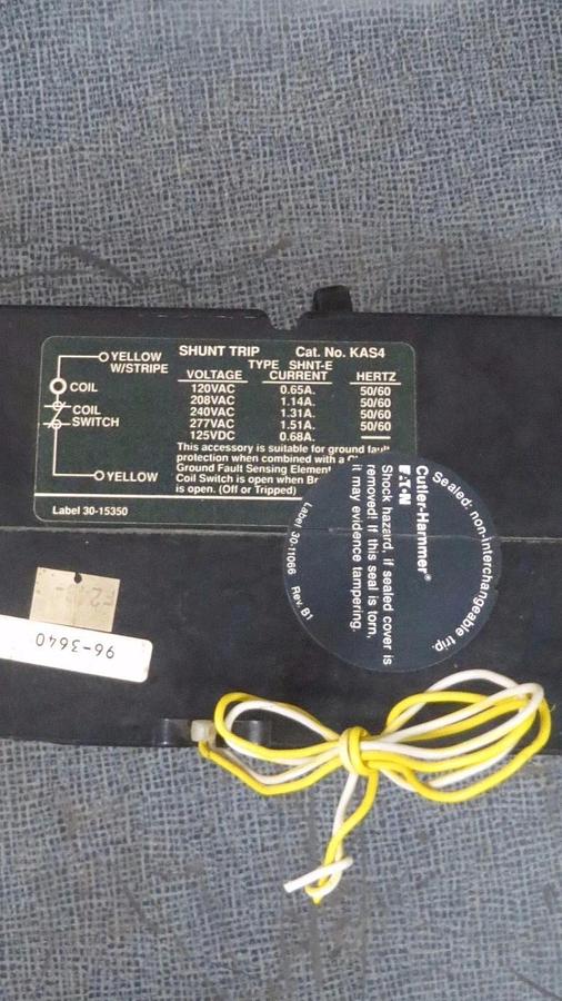 Used CUTLER HAMMER MOLDED CASE 600 AMP 600 VAC 3 POLE WITH SHUNT TRIP MODEL LS36060YE