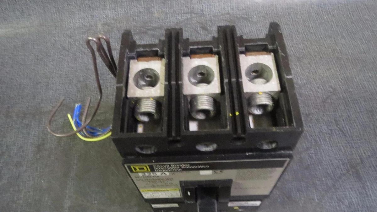 Used SQUARE D CIRCUIT BREAKER 225 AMP 600 VAC 500 VDC 3 POLE MODEL: KHL3622522DC1625