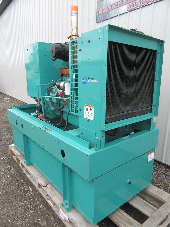 Used 35 KW DIESEL GENERATOR CUMMINS 120/240V B3.9-G2 RECONNECTABLE VIDEO WE SHIP