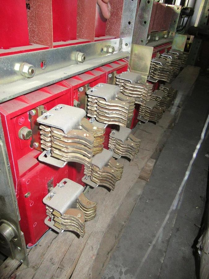 Used SQUARE D LOW VOLTAGE CIRCUIT BREAKER DS-206S 800 AMP FRAME 300 AMP TRIP 635V MAX