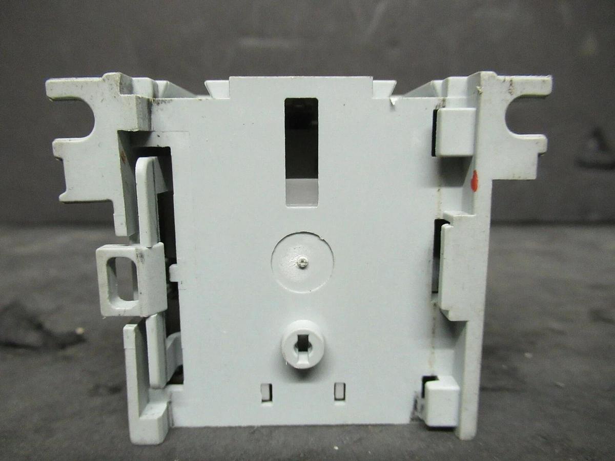 Used ALLEN BRADLEY CONTROL RELAY 700-MB310* SER. A MB400 600 VAC 10 AMP 120 VAC COIL