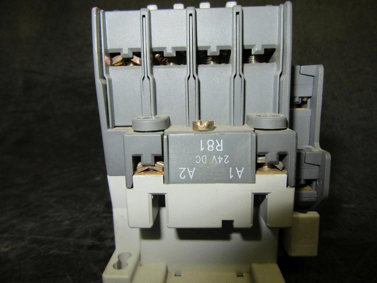 Used ABB CONTACTOR AE26-30 600V 40 AMP 25HP 3-PHASE COIL: 24 VDC *WARRANTY*