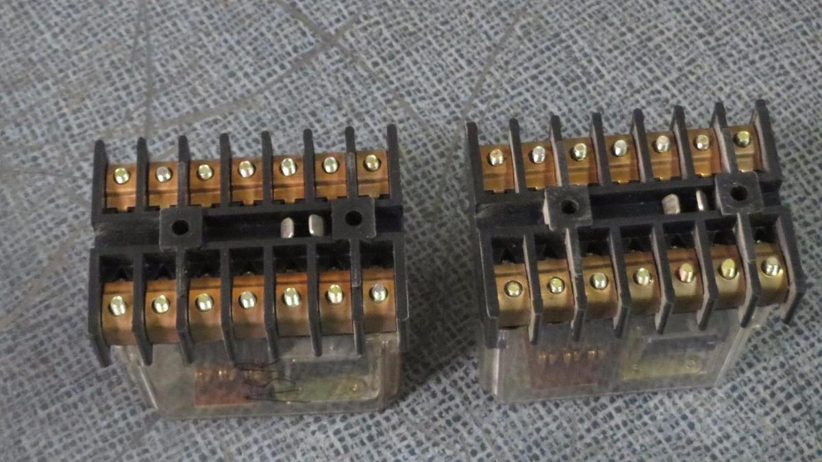 STRUTHERS DUNN RELAY WITH DUNCO BASE! 24 VDC COIL -- 120V 10 AMP MODEL: 219FXXP