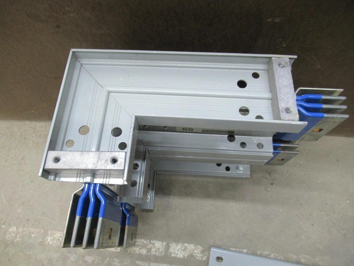 Used 3000 AMP GE SPECTRA SERIES 90° EDGEWISE BUSWAY ELBOW 02692867 600 V 3 PH 3 W W/G