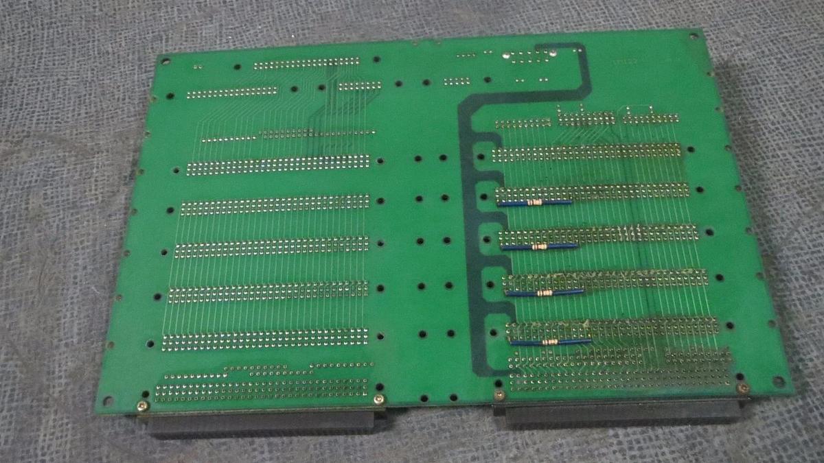 Used NACHI 10 SLOT RACK CIRCUIT BOARD MODEL: UM122B **WARRANTY INCLUDED**