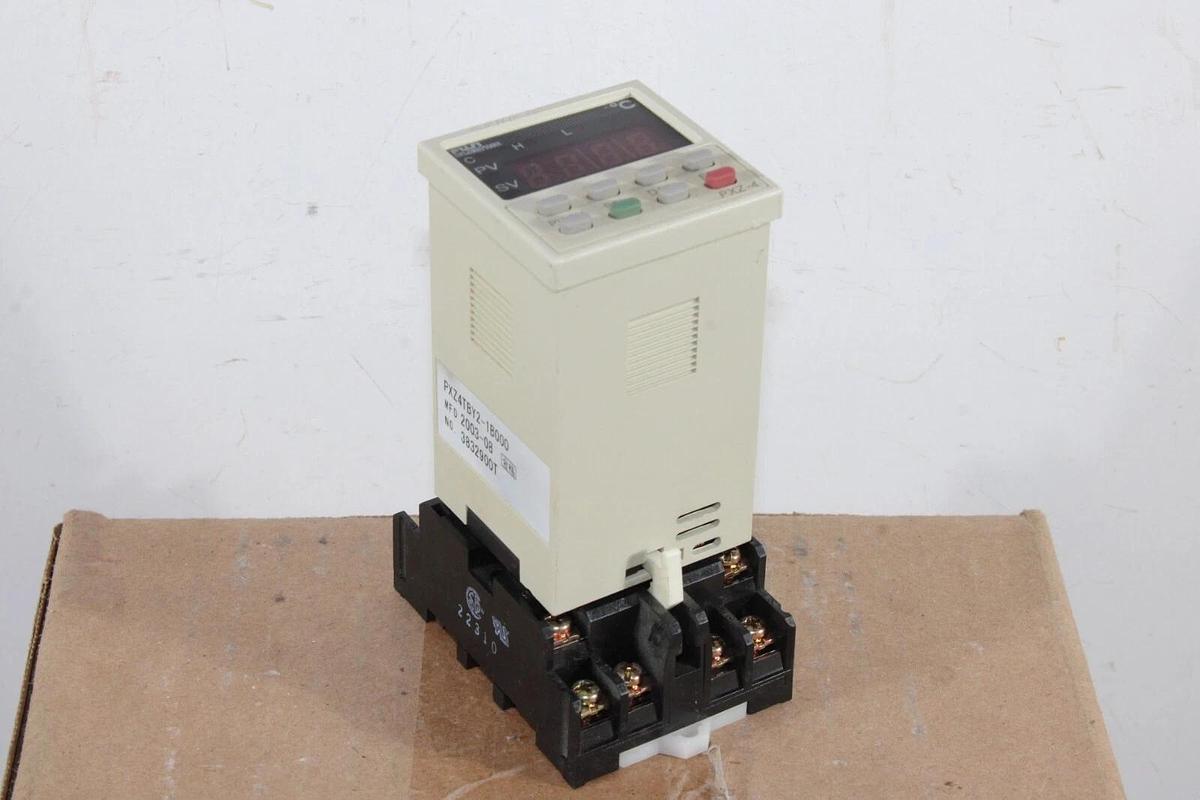 Used FUJI ELECTRIC TEMPERATURE CONTROLLER PXZ4TBY2-1B000 24 VAC 15 VA