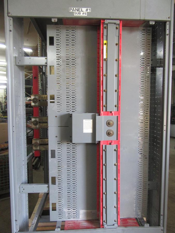 Used SQUARE D 4000 AMP SWITCH GEAR MAIN & 2 SECTIONS OF DISTRIBUTION 480 VOLT BP03640