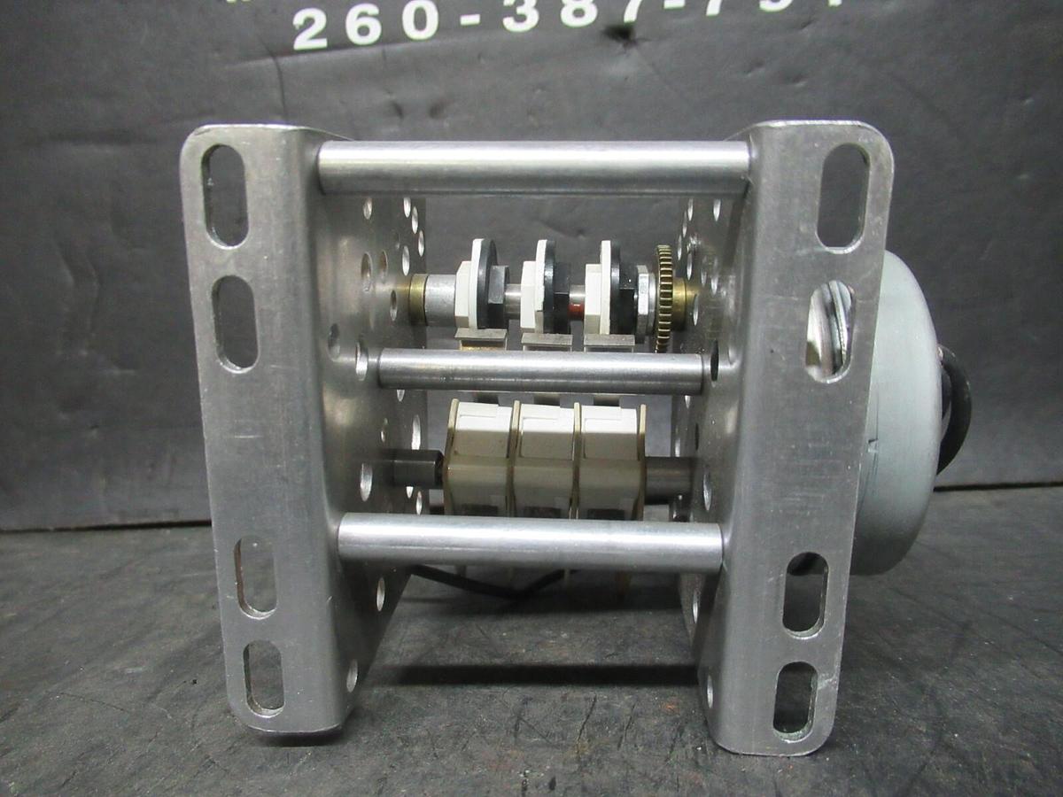 Used JOHNSON CONTROLS PRECISION 4-MINUTE TIMER 025-20790 120 VOLT 15 AMP **WARRANTY**