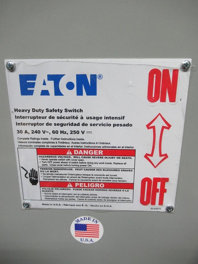 NEW IN BOX EATON HEAVY DUTY SAFETY SWITCH DH221FRK 30 AMP 240 VAC 2-POLE