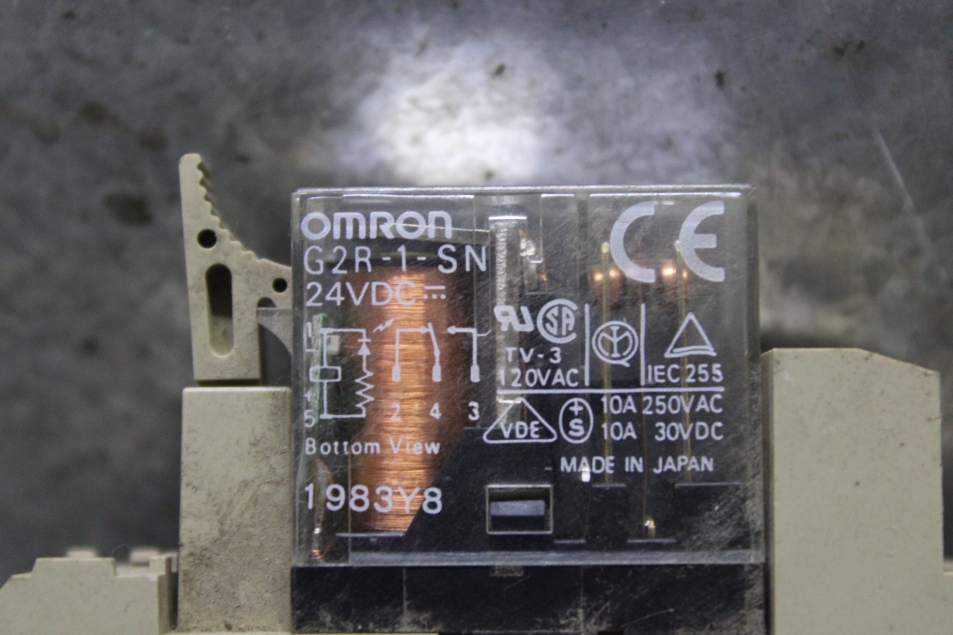 Used LOT OF 3 OMRON RELAYS G2R-2-SN 24 VDC 5 AMP W/ BASE