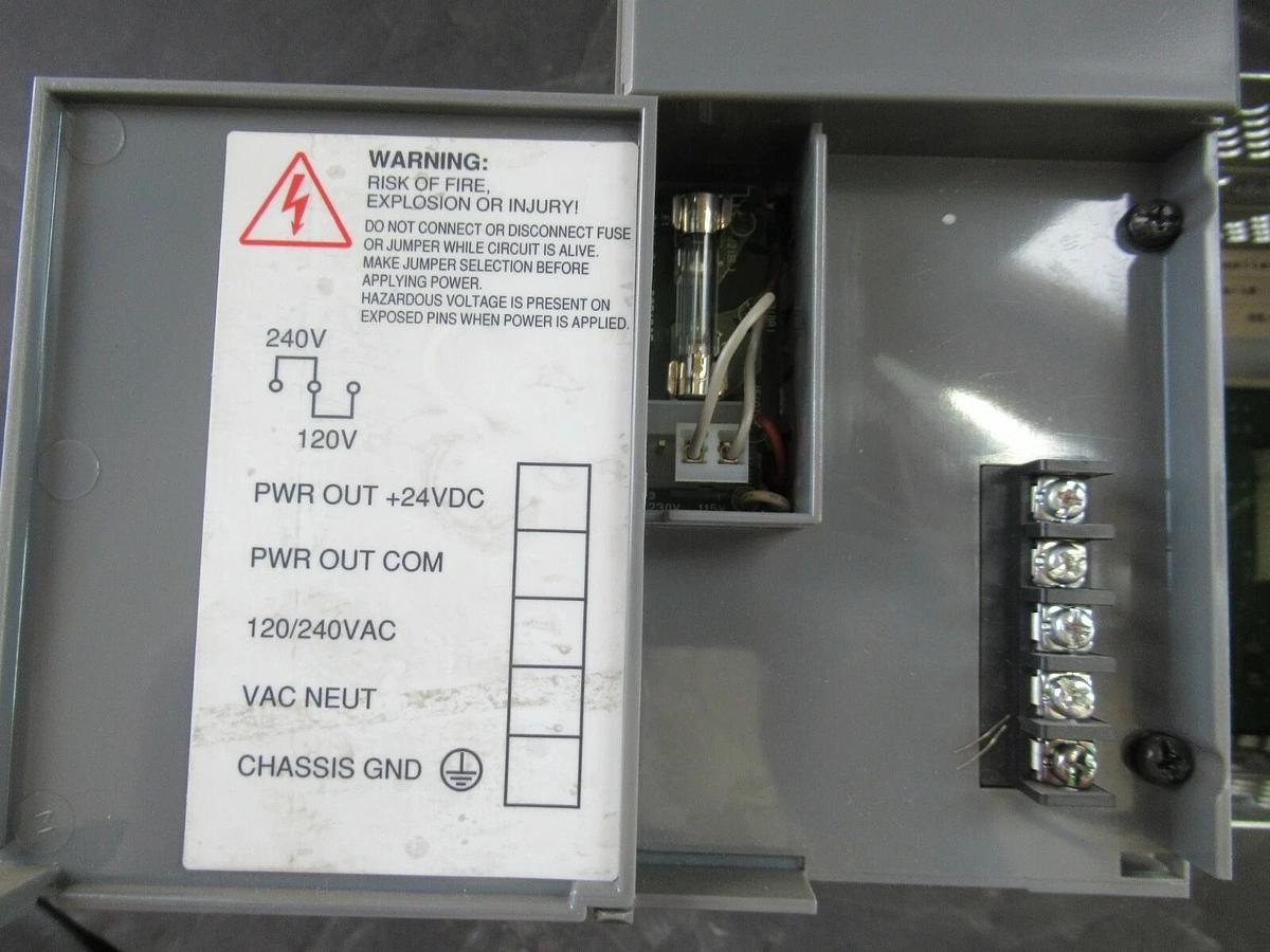 Used ALLEN BRADLEY PLC CHASIS 13 SLOT 1746-A13 W/ SLC500 POWER SUPPLY 1746-P2 REV B