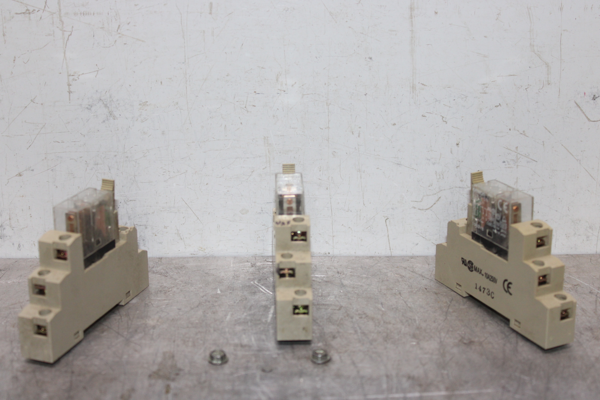 Used LOT OF 3 OMRON RELAYS G2R-2-SN 24 VDC 5 AMP W/ BASE