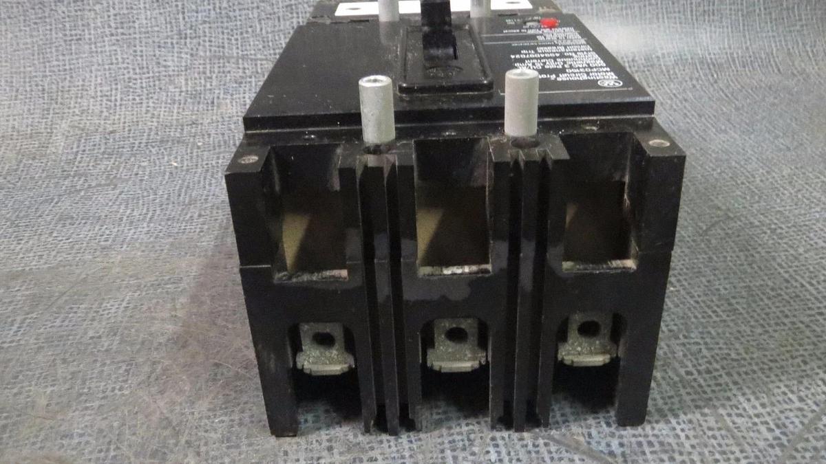 Used WESTINGHOUSE CIRCUIT BREAKER 15 AMP 600 V 3 POLE MCP03150 W/ EL3015R