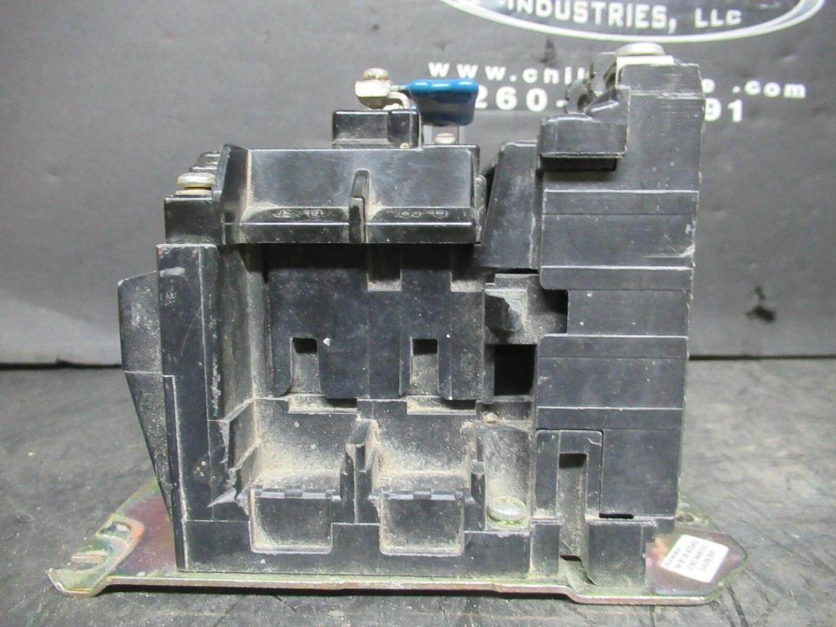 Used ALLEN BRADLEY NEMA 1 CONTACTOR 500F-BOD93 27 AMP 600 VAC 10 HP W/ 599-K04