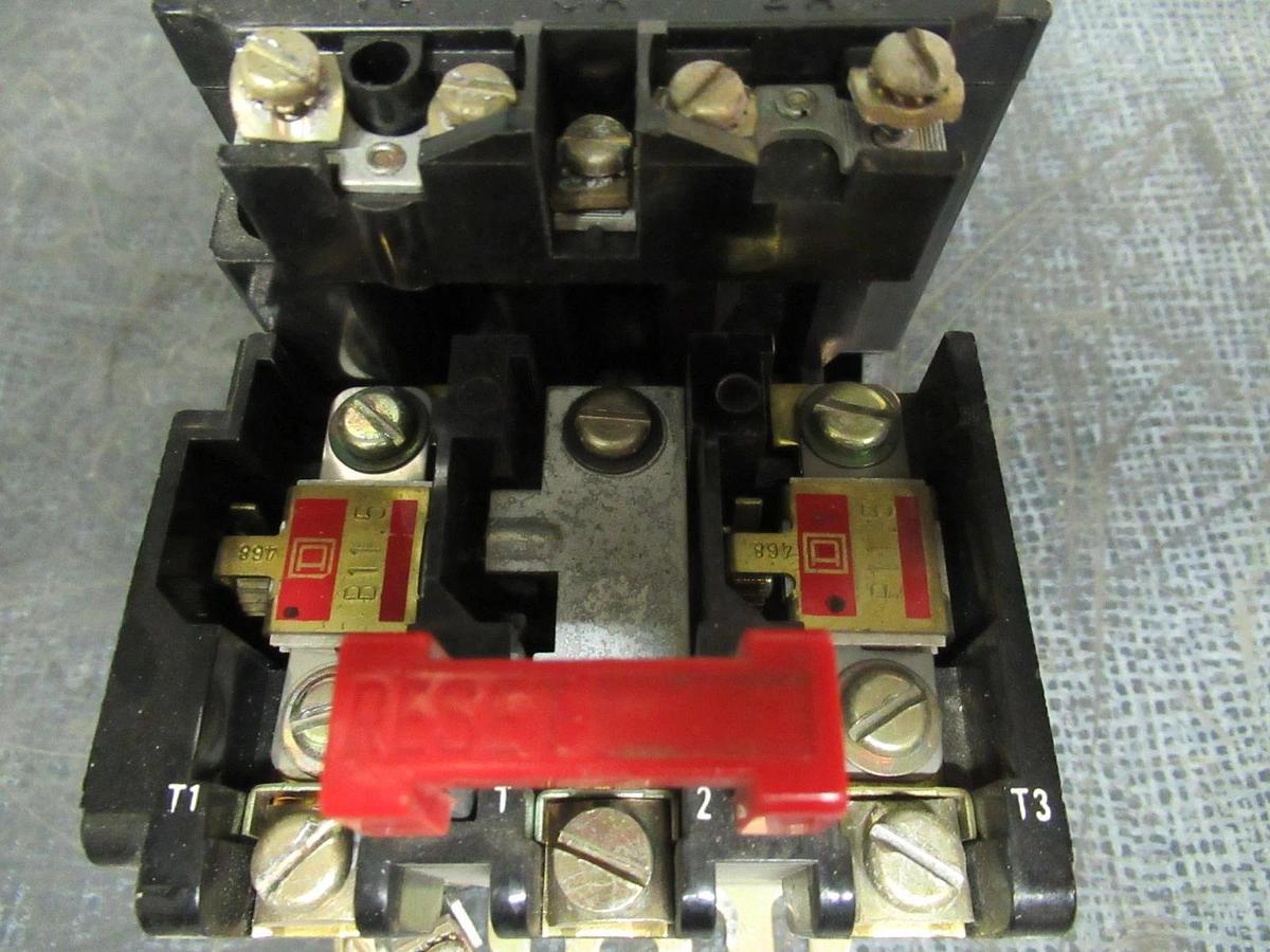 Used SQUARE D STARTER 8536SC0-3 FORM: C5X4 NEMA 1 600V 30A 3-PHASE 10HP 3-POLE