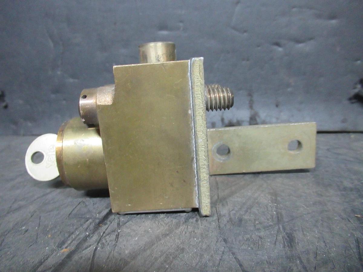 Used SUPERIOR INTERLOCK S105810Y PANEL LOCK AND KEY **WARRANTY INCLUDED**