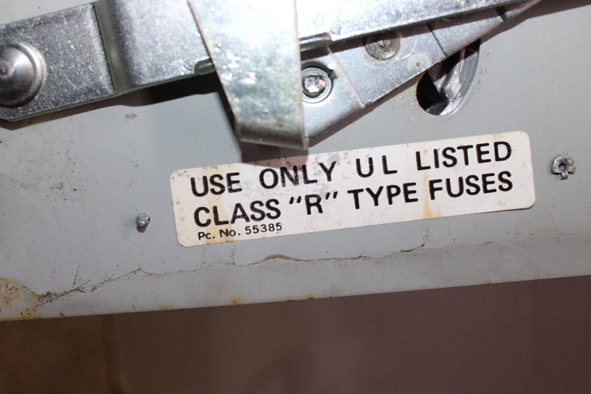 Used ITE VACU-BREAK DISCONNECT SWITCH V7E3623 60/100 AMP 600 VAC 3-POLE 3-PHASE