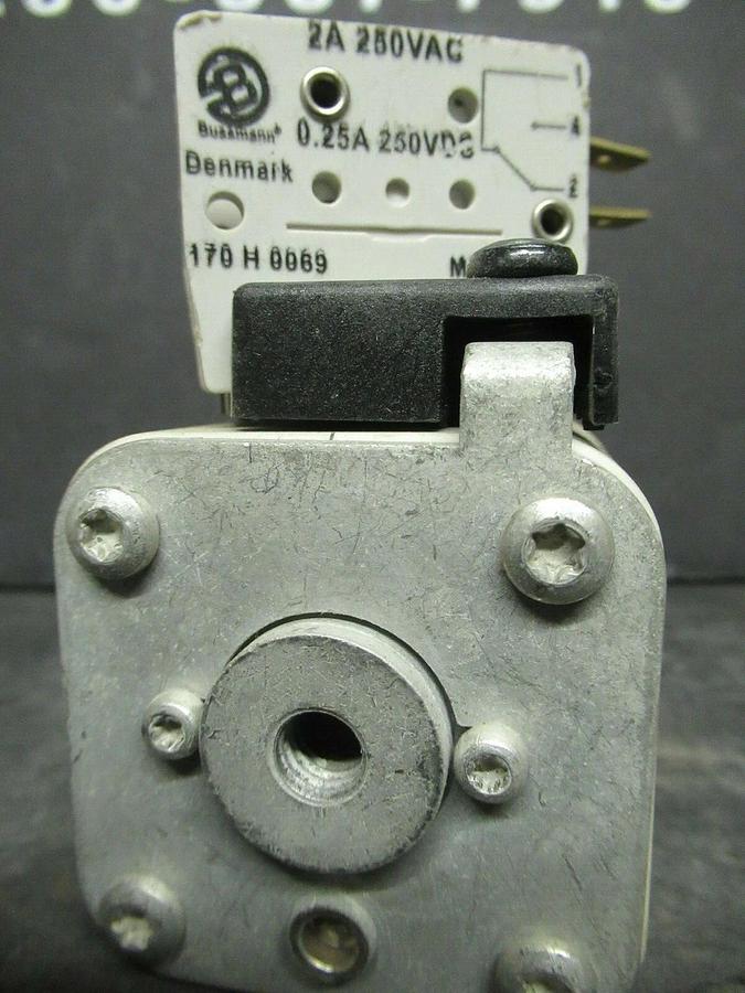 Used BUSSMANN FUSE 170M4567 700 AMP 700 VAC **30 DAY WARRANTY INCLUDED**