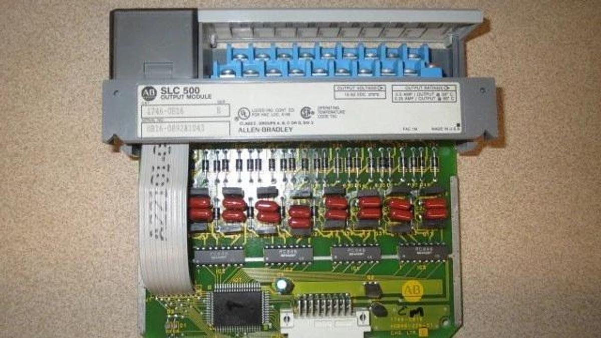 Used ALLEN BRADLEY -- SLC 500 -- OUTPUT MODULE -- 1746-0B16 SERIES B