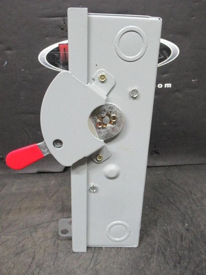 NEW IN BOX GE SAFETY SWITCH TGN3321 30 AMP 240 VAC 7.5 HP 3-POLE TYPE 1 ENCL.