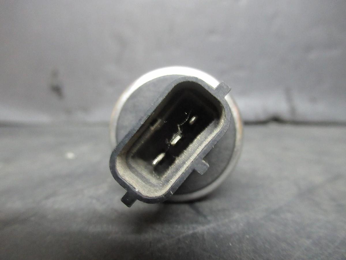 Used JOHNSON CONTROLS P499CFAB523 PRESSURE TRANSDUCER 40 PSIA 30 VDC 025-29151-001