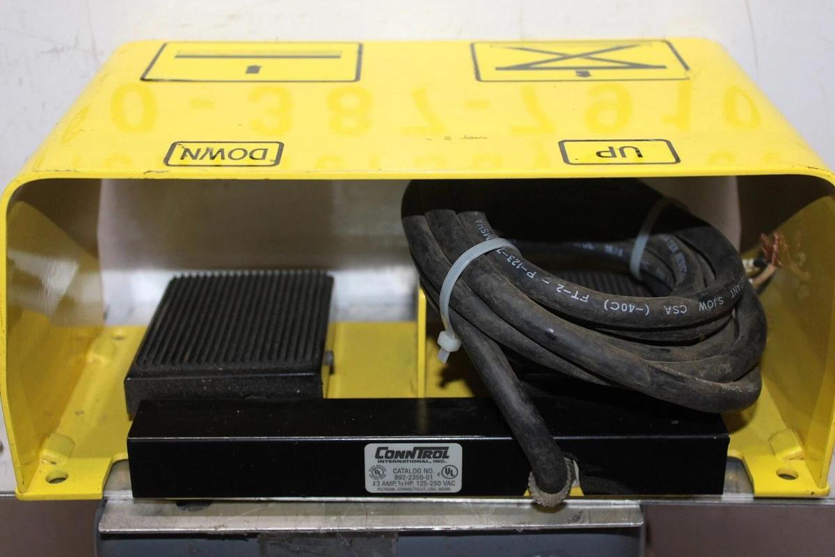 Used CONNTROL LIGHT DUTY MOMENTARY FOOT PEDAL SWITCH 892-2350-01 13 AMP 250 VAC