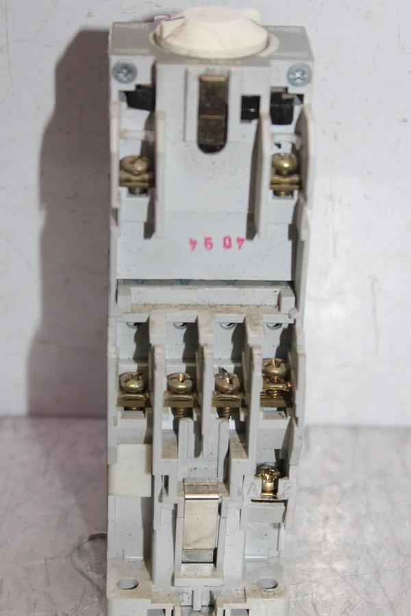 Used CUTLER HAMMER D15CR31 CONTACTOR W/ C320TP2 TIMING RELAY 10-180 SECOND