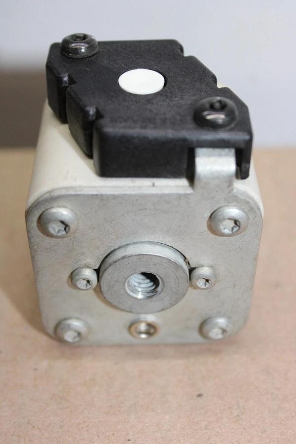 Used BUSSMANN FUSE 170M4467 700 AMP 700 VAC **WARRANTY INCLUDED**