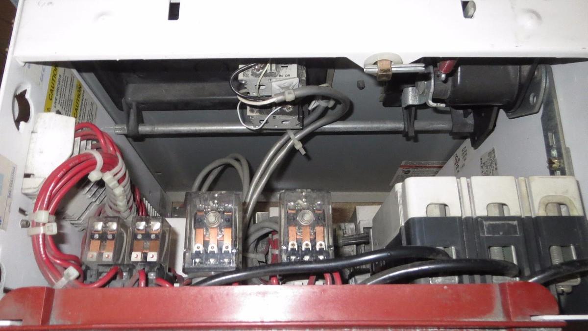 Used CUTLER HAMMER MCC 17" BUCKET W/ 7 AMP BREAKER,SIZE 1 ADV REVERSE STARTS & MODULE