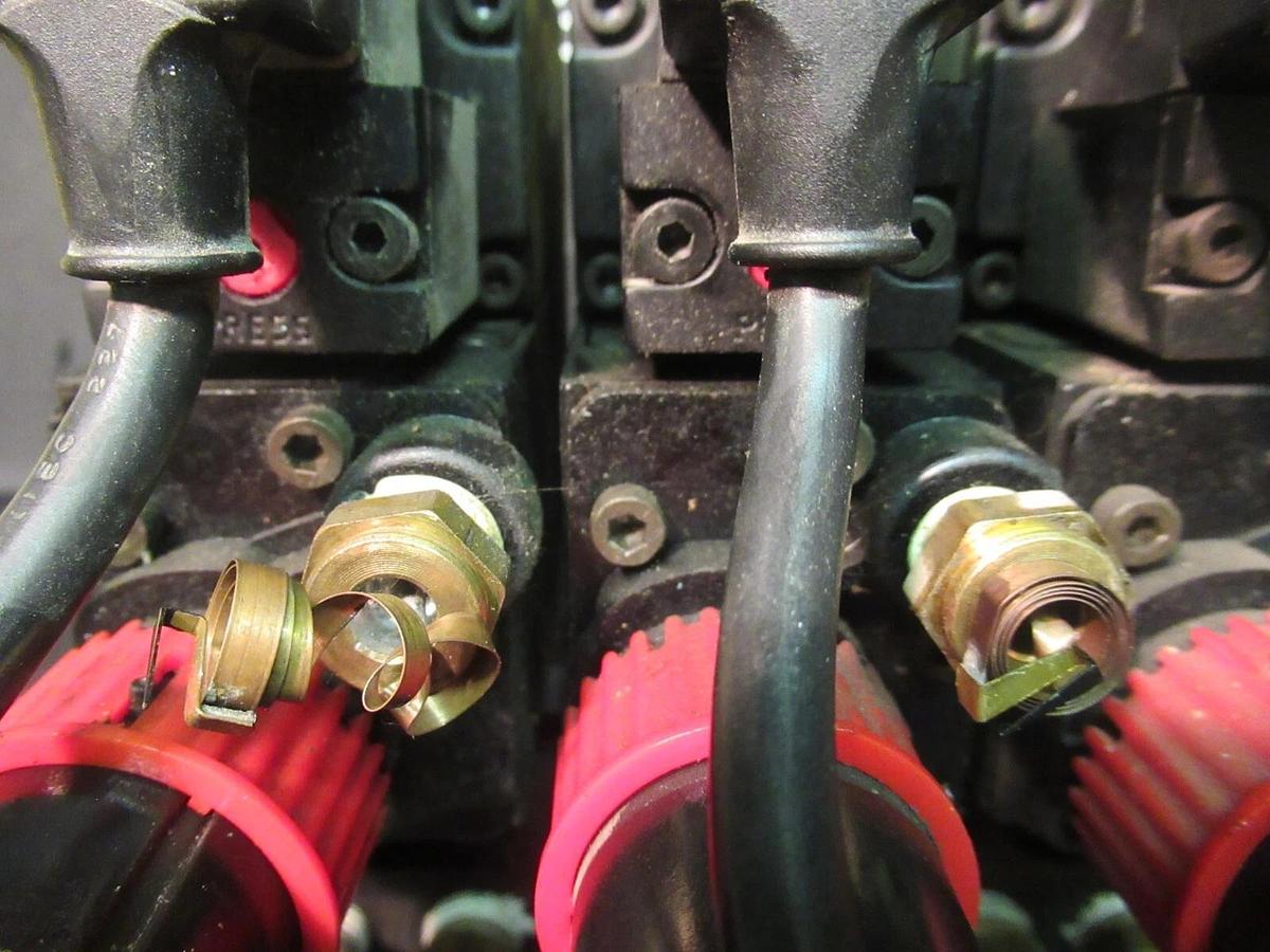 Used ARO FLUID POWER PNEUMATIC VALVE MANIFOLD 120 VAC 30-150 PSI --DAMAGED GAUGE--