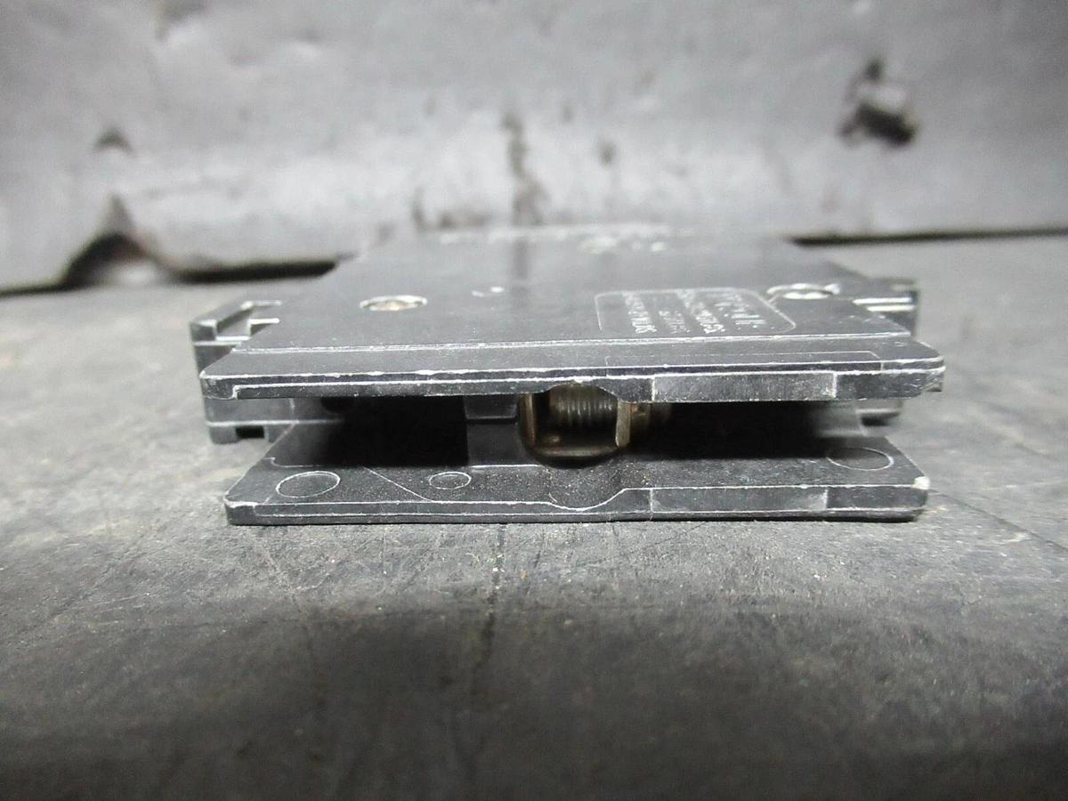 Used CUTLER-HAMMER CIRCUIT BREAKER QCR1015 15 AMP 240 VAC SINGLE POLE TYPE: HACR