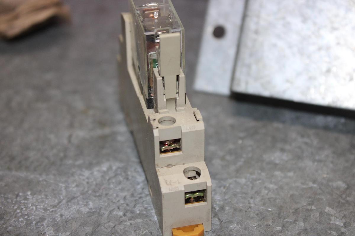 Used LOT OF 3 OMRON RELAYS G2R-1-SN 24 VDC 10 AMP W/ BASE