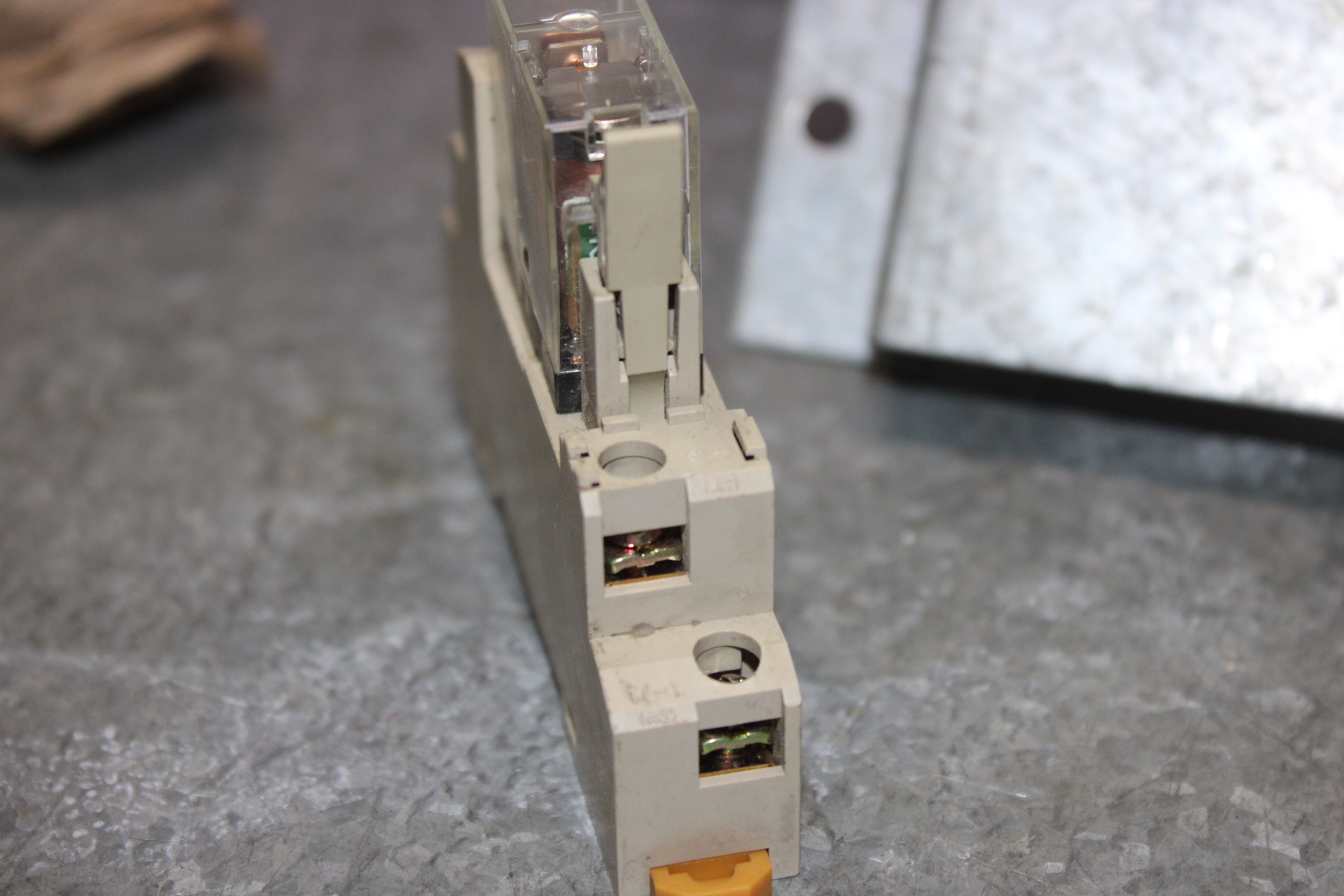 Used LOT OF 3 OMRON RELAYS G2R-1-SN 24 VDC 10 AMP W/ BASE