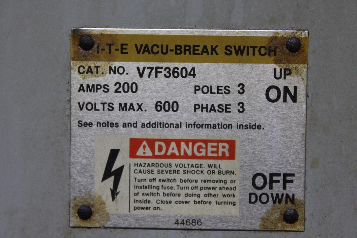 Used ITE VACU-BREAK PANELBOARD SWITCH V7H3605 400 AMP 600 VOLT 3-PHASE 3-POLE