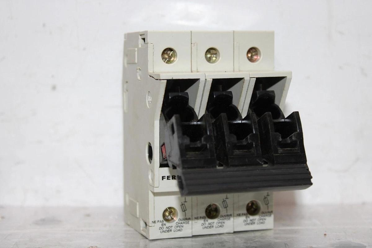 Used FERRAZ FUSE HOLDER ST-10-11 700 VOLT 30 AMP 3-POLE **WARRANTY INCLUDED**