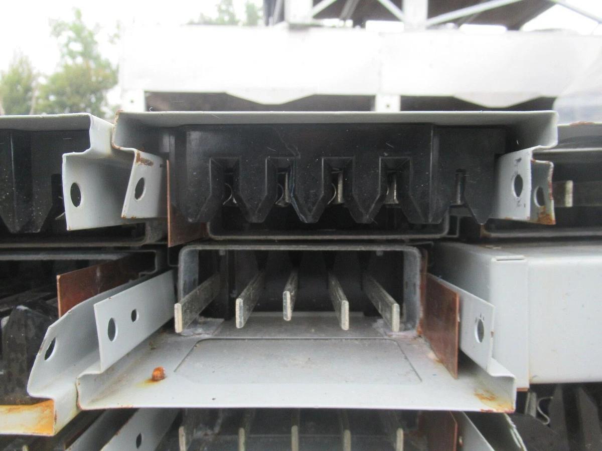 Used SIEMENS PLUG-IN XJ-L BUSWAY 100 A 277/480 VAC 3 PH 4 W NEUTRAL GROUND XC1004GIG