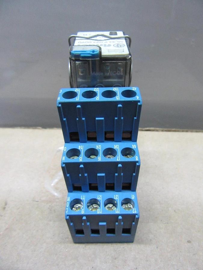 Used LOT OF 4 FINDER RELAY 55.34.9.024.0090 7 AMP 24 VDC W/ 94.04 BASE