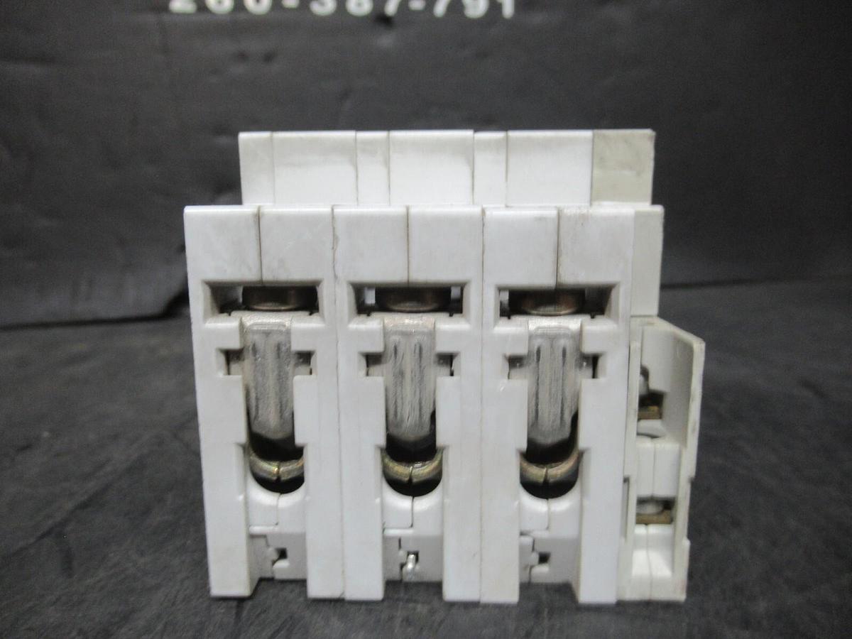 Used SIEMENS CIRCUIT BREAKER 5SX23 C25 25 AMP 480 VAC 3-POLE W/ 5SX9100 AUXILLIARY