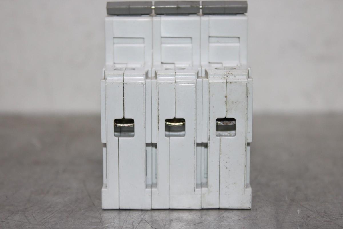 Used ALLEN BRADLEY CIRCUIT BREAKER 1492-CB3 480/277 VAC 10 AMP 3-POLE