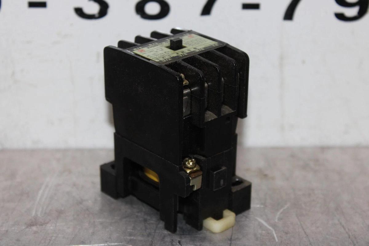 Used MAGNETIC CONTACTOR CNS-C4084 S-C115 12-20 AMP 540 VAC COIL: 200V