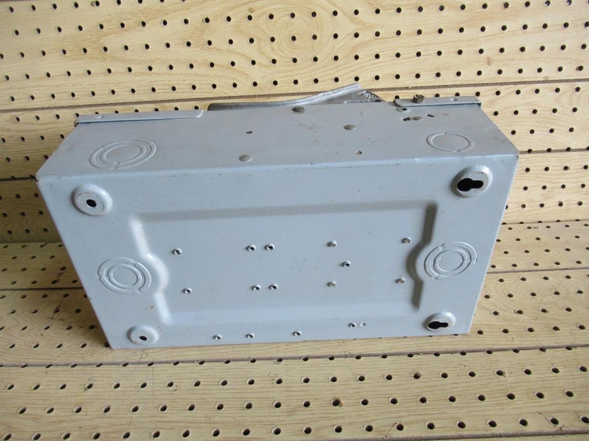 Used SIEMENS NON FUSIBLE SAFETY DISCONNECT SWITCH NF352 60A 600VAC 50HP 3 PH TYPE 1